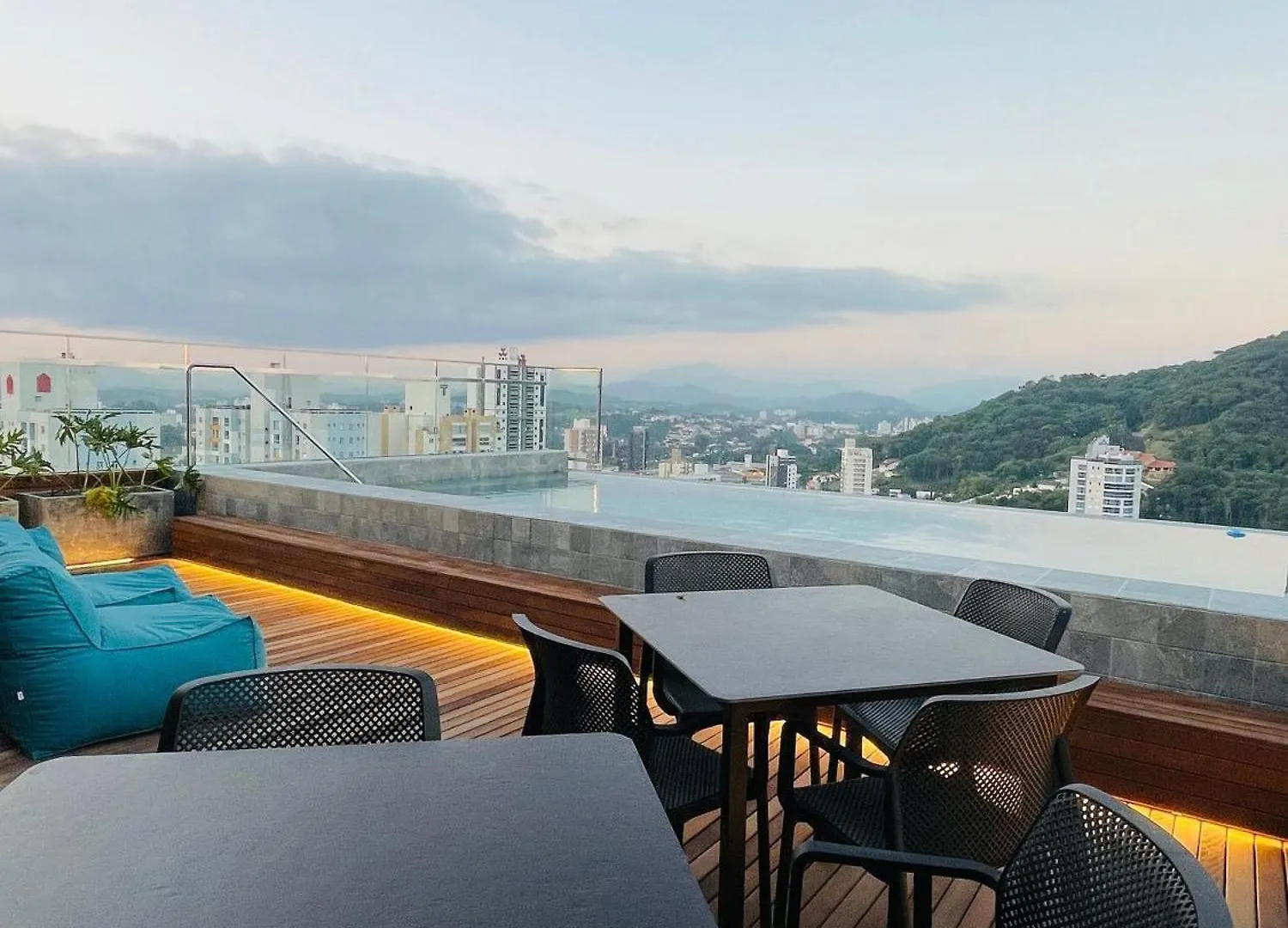Апартаменты Loft Up 510 | Mobiliado | Wifi | Piscina | Vaga Блуменау 0*,